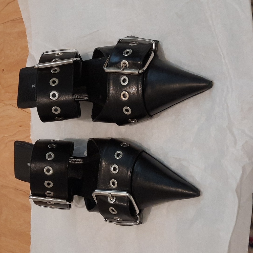 Balenciaga Runway Leather Pumps - Picture 6 of 10